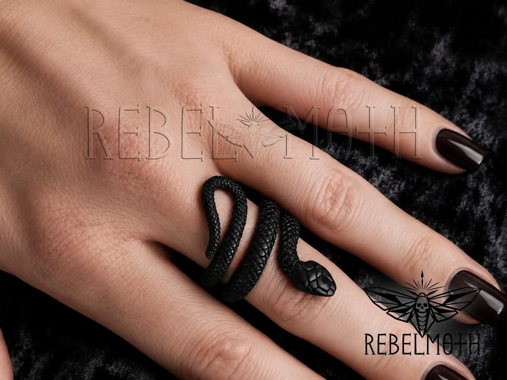 Alternative serpent ring in black steel