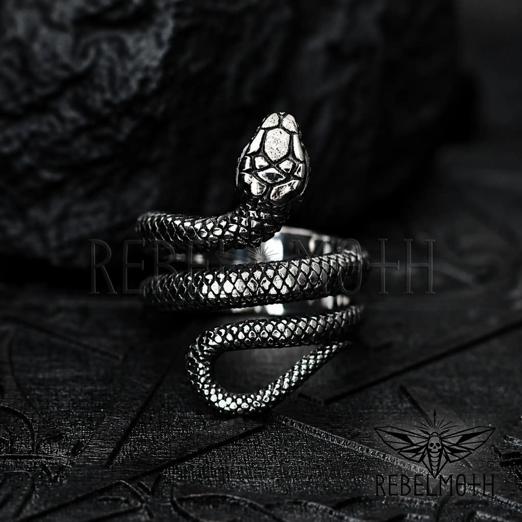 Gothic snake ring in silver stainless steel with detailed serpent scales